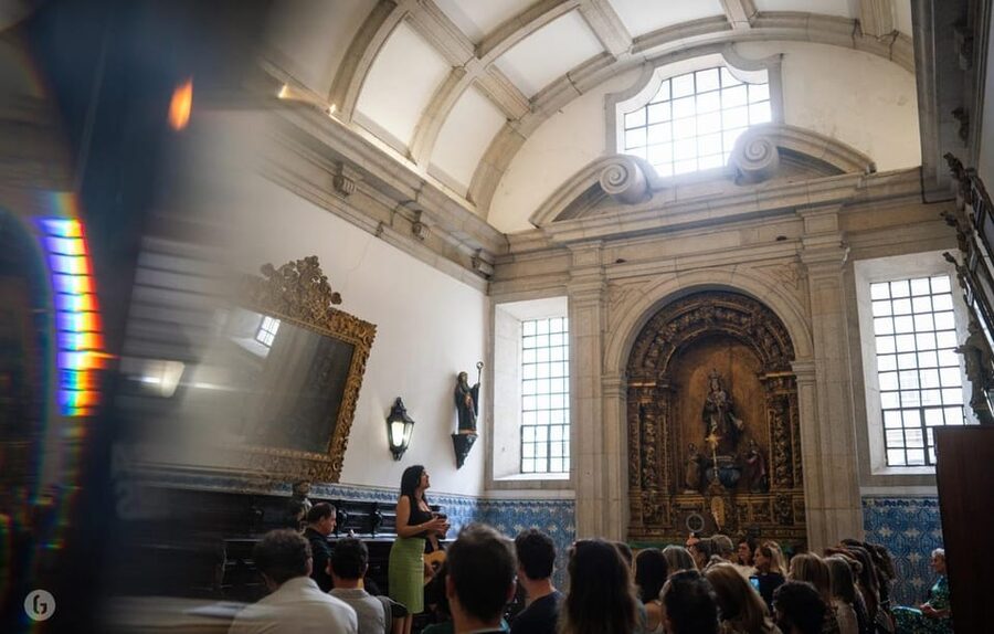 “Porto: Fado Show with Guided Tour in a Historic Monastery” - The Fado hour: singer, Portuguese guitar, and Fado viola