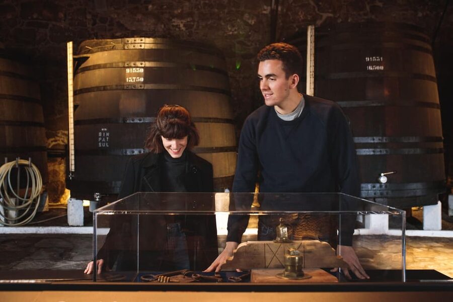 Porto: Fonseca Cellar Tour & Fado Show with Optional Dinner - Timing and Group Size: Why the Evening Feels Manageable