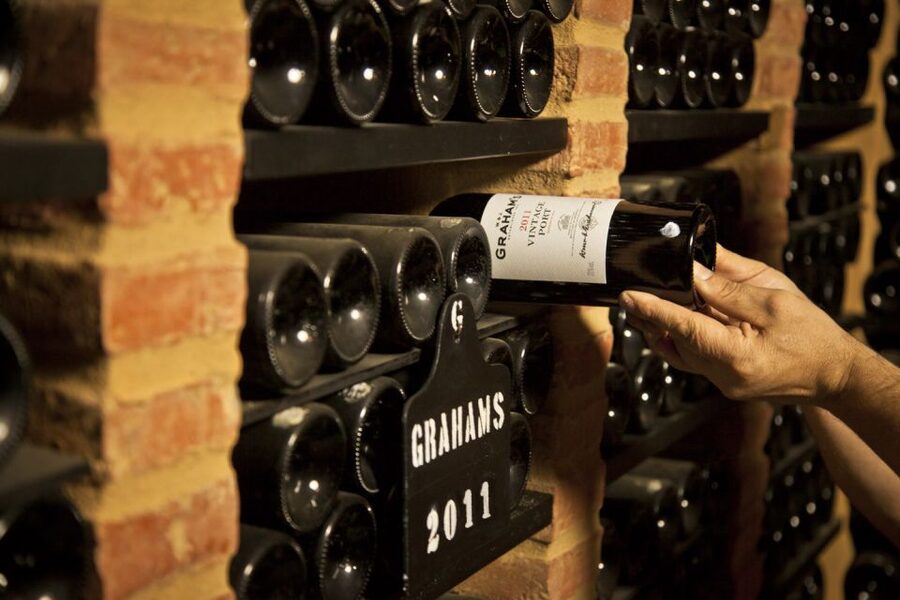 Porto: Graham's Port Lodge Tour with Premium Wine Tastings - Getting There Without Stress, Especially If You Walk