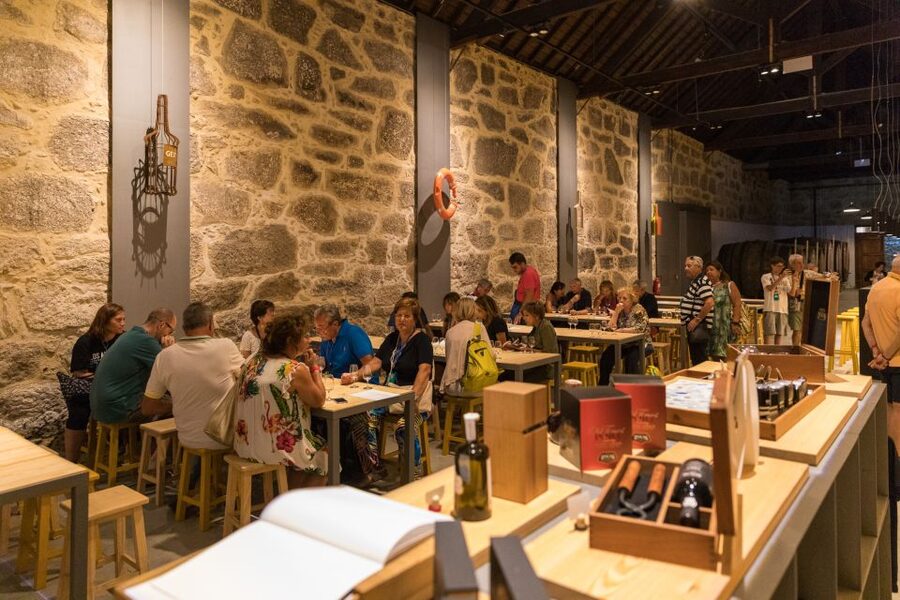Porto: Guided Tour and Tasting of 3 Port Wines at Poças - Inside the Ageing Cellar: What 100+ Years Teaches Your Nose and Palate