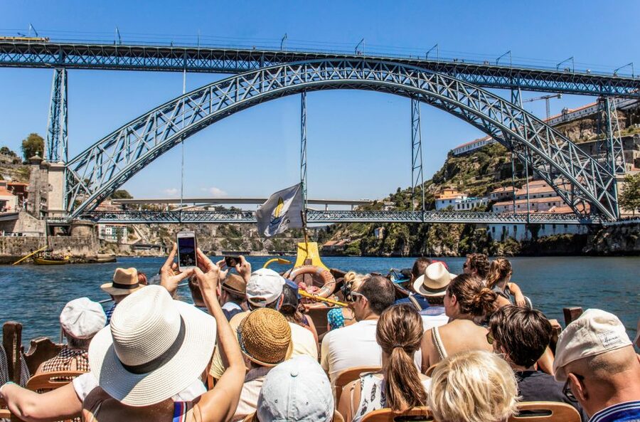 Porto: Guided Tour by Tuk-Tuk & Optional Douro River Cruise - Down Aliados Avenue to the riverfront