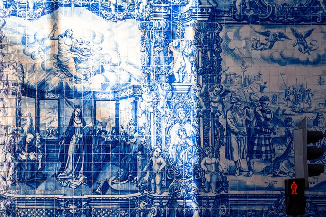 Porto Guided Tour to the Historical Center on a Tuk Tuk - Squares, Fonte dos Leões, and the rococo church vibe