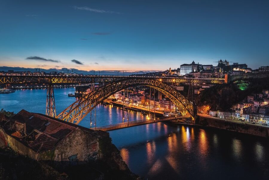 Porto: Guided Tuk Tuk Tour - The route begins with the Fernandina Walls and the Maria Pia moment