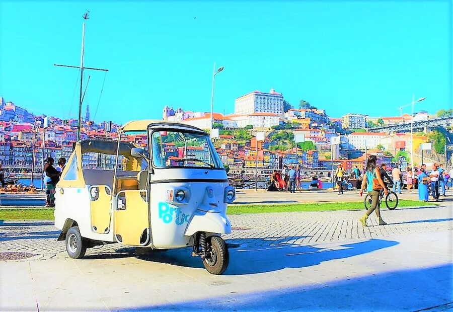 Porto: Guided Tuk Tuk Tour - Dom Luís Bridge photo stop and the Porto-Gaia connection