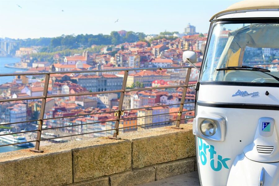Porto: Guided Tuk Tuk Tour - São Bento Station: the 10-minute stop that’s worth planning around