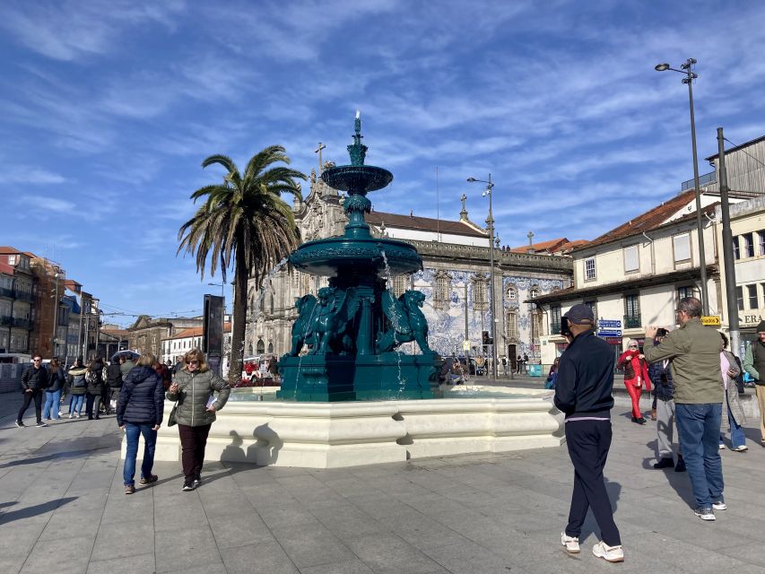 Porto: Highlights & hidden gems Walk - max 10 - Meeting by the Old Red Kiosk and getting your bearings fast