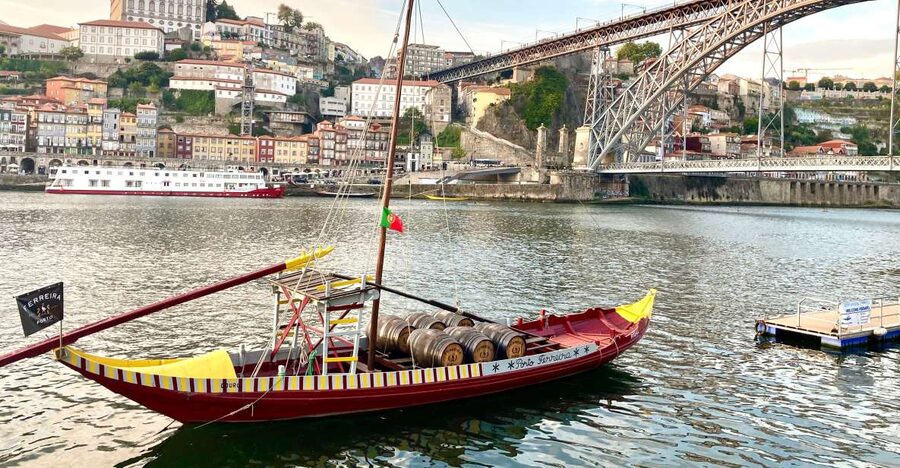 Porto: Highlights & hidden gems Walk - max 10 - The local snack and bakery stop that makes the walk feel like a day out