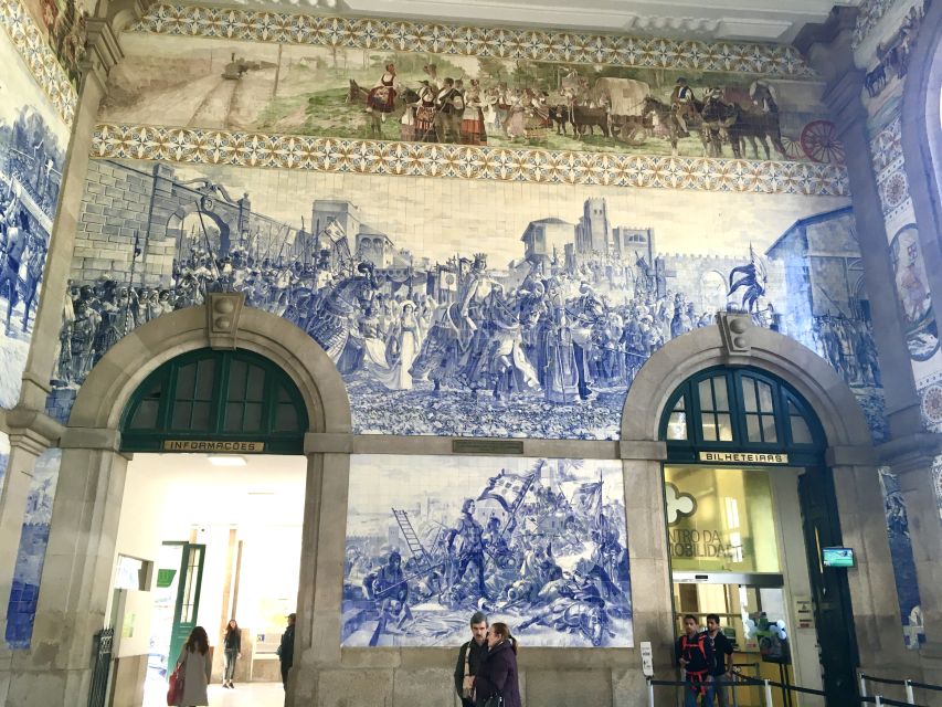 Porto: Highlights & hidden gems Walk - max 10 - University of Porto and Antiga Cadeia da Relação: a quick history lesson in context