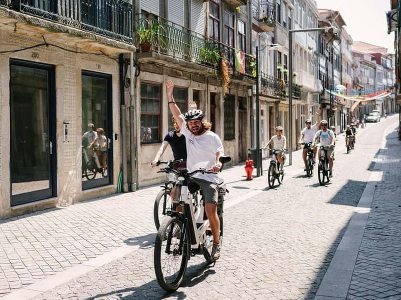 Porto: Highlights in 3 Hours E-Bike Tour - Palácio de Cristal gardens, the ride’s “take a breath” moment
