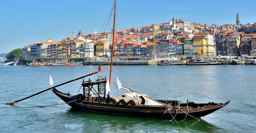 Porto: Historic City Center Walking Tour - Avenida dos Aliados: Porto Goes Grand for a While