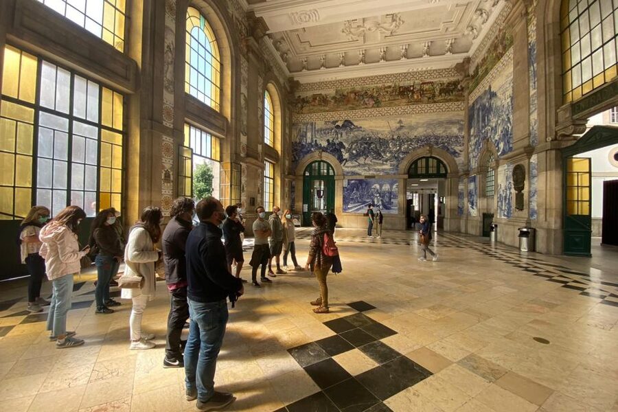 Porto: Historical Center Walking Tour - The medieval alley drift, plus built-in time to catch your breath