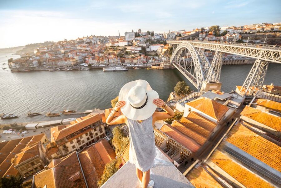 Porto: Hop-on Hop-off Bus with Optional Cruise & Wine Cellar - 24 hours or 48 hours, and why the night bus matters