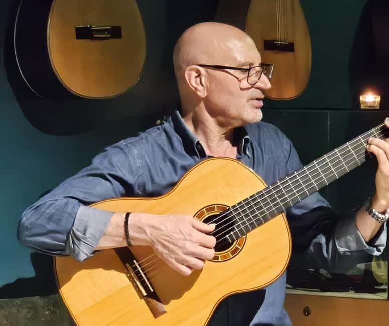 Porto: Intimate Fado Show & Port Wine in Trindade Noble Hall - Arriving near Trindade Church: finding the Noble Hall without stress