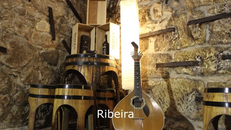 Porto: Live Fado Show with Glass of Port Wine - Before the music: wine, welcomes, and quick fado context