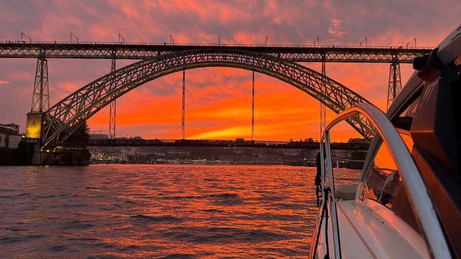 Porto: Luxury 6 Bridges Yacht Cruise with Wine & Snacks - Douro River Glide: The “Warm-Up” Stretch That Sets the Mood