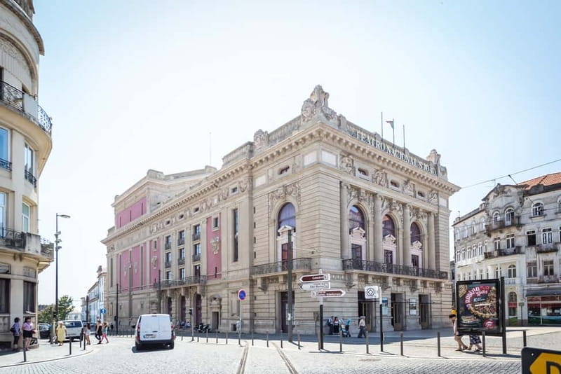 Porto: Magic Train Tour and Port Wine Cellar with Tastings - Port tastings: what two pours can teach you