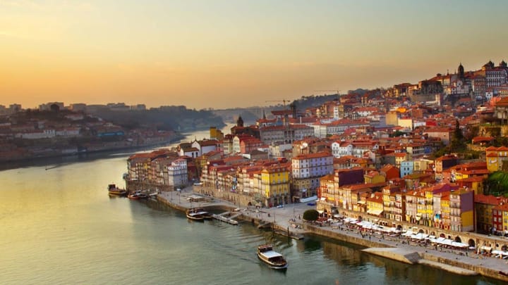 Porto: Port Wine Tour with 7 Port Tastings - The Most Important Setup: Meeting Point on Luis I Bridge