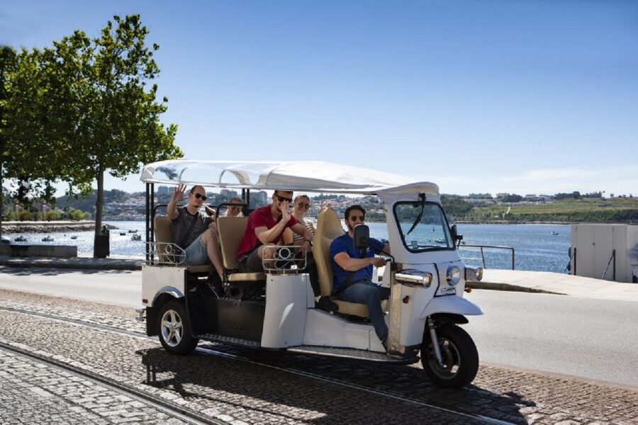 Porto: Private Sightseeing Tour by Electric Tuk Tuk - Clérigos Tower and Avenida dos Aliados: iconic streets and big sky angles