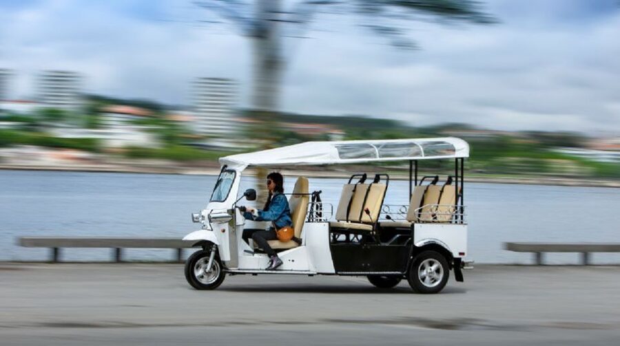 Porto: Private Sightseeing Tour by Electric Tuk Tuk - Meeting point and what the tour setup feels like