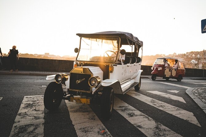 Porto:Private Tour of the Historic City in a Classic Ford T - Pickup, meeting, and the first moments that set the tone