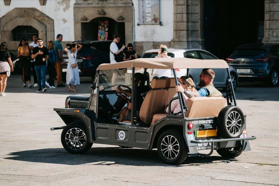 Porto: Private Tour to the Historic Center in a Classic Car - Jardim da Foz and the coast, heading for the Atlantic finish