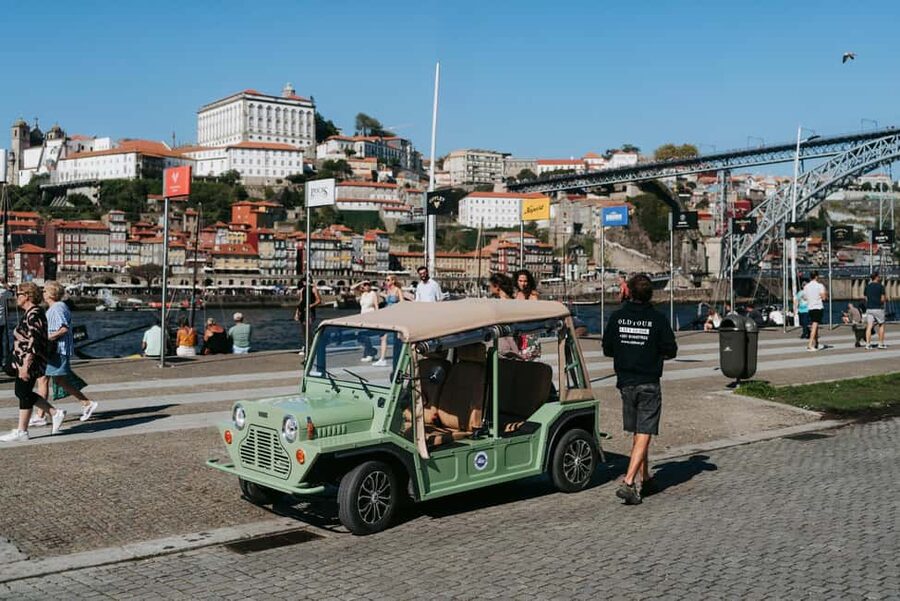 Porto: Private Tour to the Historic Center in a Classic Car - Getting picked up and starting in Ribeira like a local