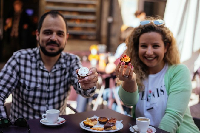 Porto PRIVATE TOUR With Locals: Highlights & Hidden Gems - How the snack and drink fit into a local-host tour