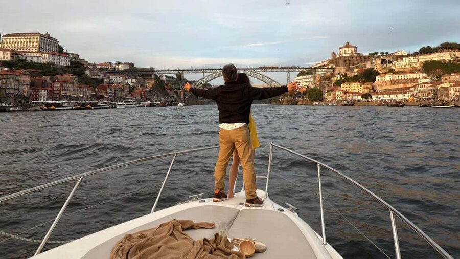 Porto: Private Yacht Tour with Wine, Snacks & 6 Bridges - Key reasons this yacht tour works so well