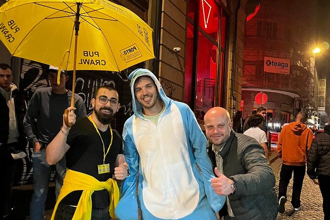 Porto Pubcrawl: 5h,7 Drinks,4 bars &Skip the line Club Entry - A 10:00 pm Porto Night Out Built Around Four Stops and a VIP Finish