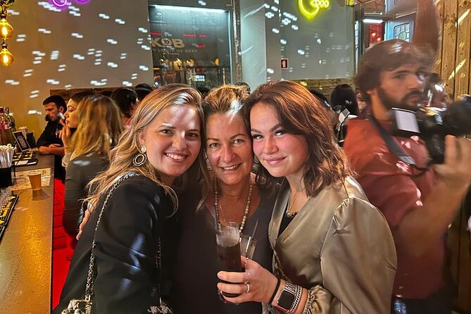 Porto Pubcrawl: 5h,7 Drinks,4 bars &Skip the line Club Entry - Rua da Galeria de Paris: Two Clubish Bars and the Build-Up to the Main Club