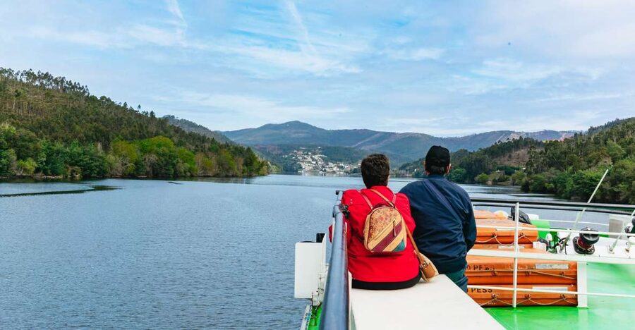 Porto - Régua - Porto Upstream Douro Cruise & Tour - On-board sailing time: views you can plan for, crowds you can’t ignore