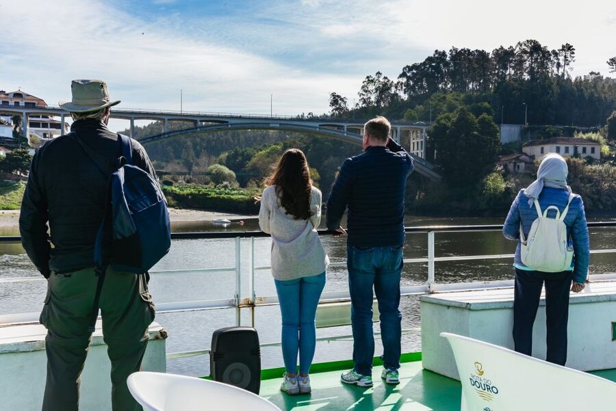 Porto - Régua - Porto Upstream Douro Cruise & Tour - Going through the dams: Crestuma-Lever and Carrapatelo are the headline acts