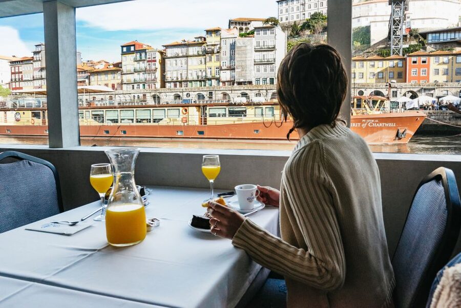 Porto - Régua - Porto Upstream Douro Cruise & Tour - Breakfast and lunch onboard: the real value comes from eating while you sail