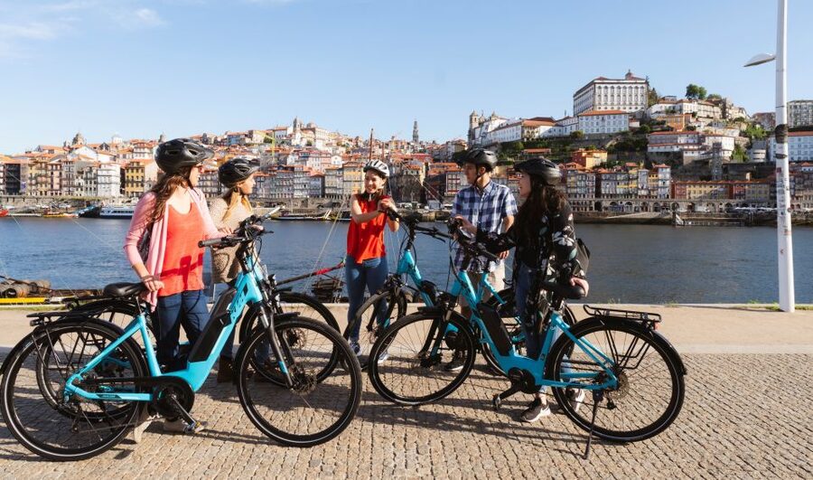 Porto: Riverside Panoramic E-Bike Tour - Ribeira Square and Miragaia: where the river shaped Porto