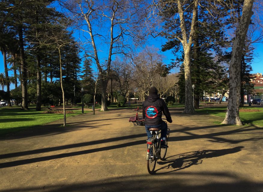 Porto: Riverside Panoramic E-Bike Tour - Parque da Cidade do Porto: lake views and a bird-filled break