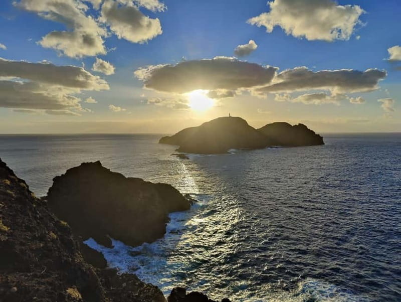 Porto Santo: Island Highlights 4x4 Tour with Hotel Transfers - Vila Baleira passing moment, then the 360º Golden Island finale