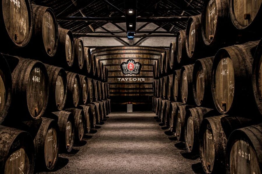 Porto: Taylor's Port Cellars & Tasting - Meeting point and how to plan your time in Gaia