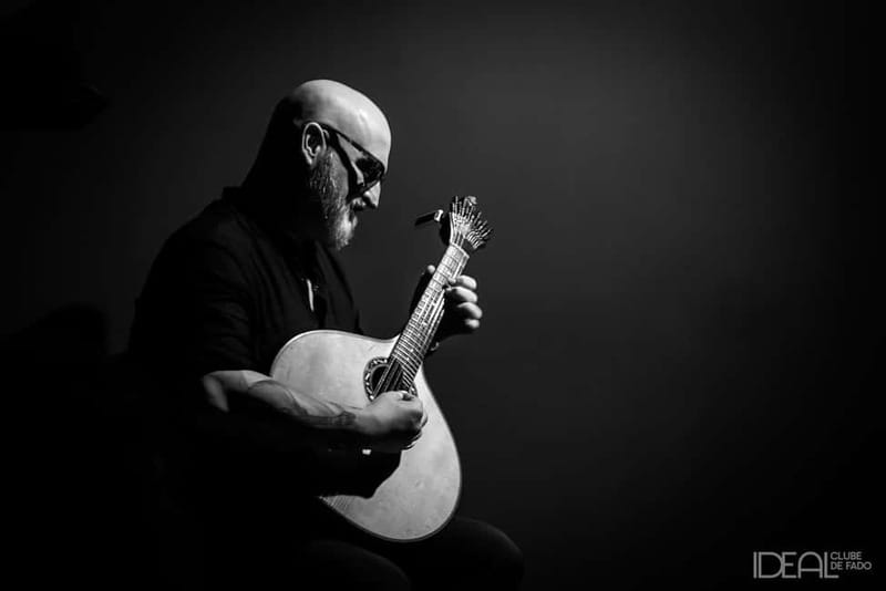 Porto: The highest-rated traditional fado concert (downtown) - Arriving in downtown Porto: settling in with a glass of Port
