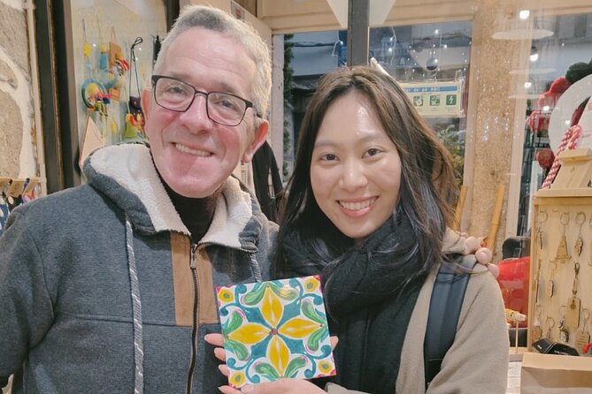 Porto: Tile Painting Workshop with Porto Wine - Sé do Porto - Choosing your pattern: classic Porto motifs or your own design