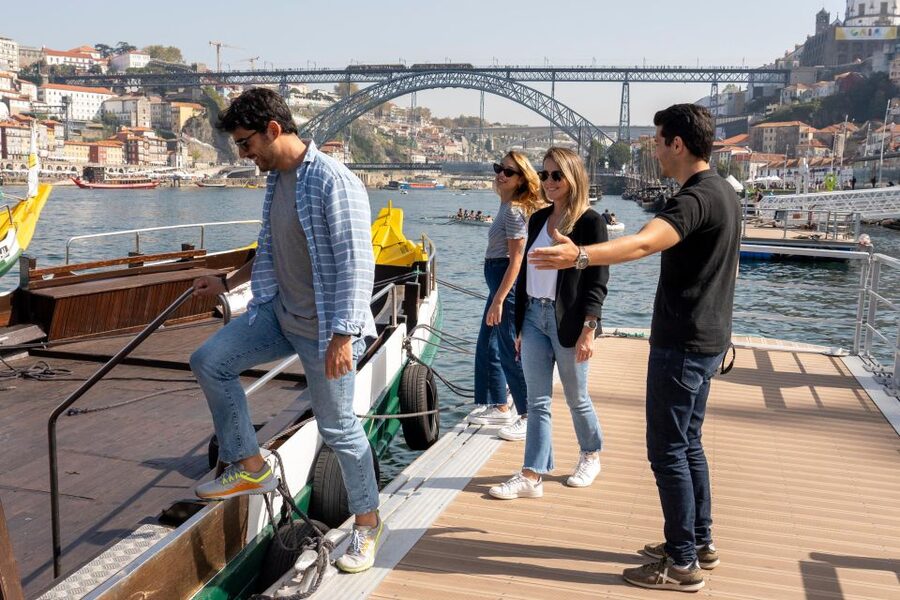 Porto: Walking Tour, Lello Bookshop, Boat and Cable Car - Where you start and where you end, plus why it affects your day
