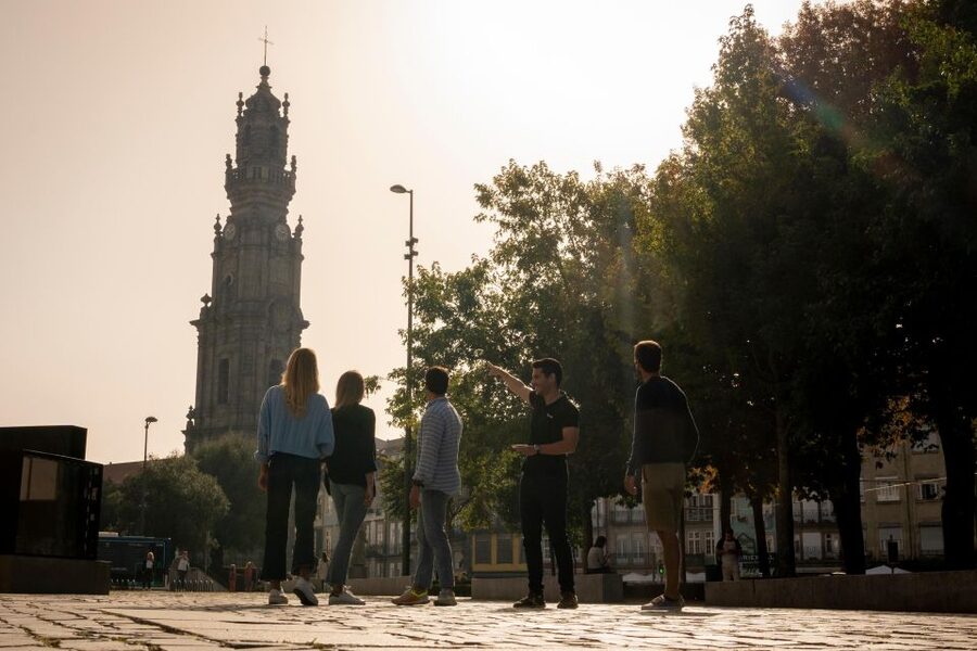 Porto: Walking Tour, Lello Bookshop, Boat and Cable Car - The walking route: São Bento tiles, Sé views, and getting your bearings fast