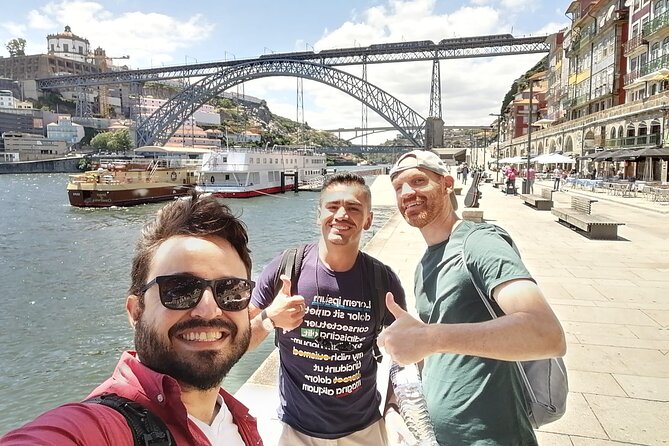 Porto Walking Tour - The Perfect Introduction to the City - University of Porto and Igreja do Carmo, Porto’s architecture story in two bites