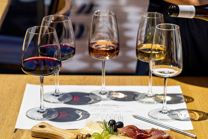 Porto Wine Tasting Experience with Portuguese Tapas Plate - Your 90-Minute Plan: How the Tasting Usually Flows