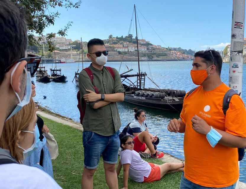 Porto: Wine Tasting with Tapas Walking Tour - The guide experience: what “good” looks like on this tour