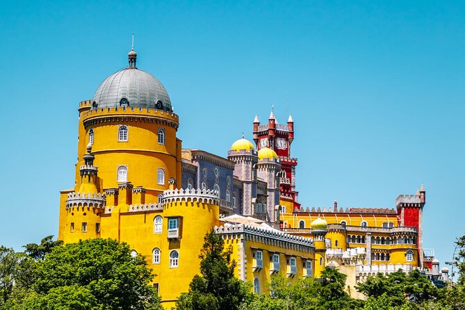 Private Local Sintra Tour: Palaces & Coast by Classic Car or Jeep - Azenhas do Mar beach stop: rugged Atlantic photos with a calm finish