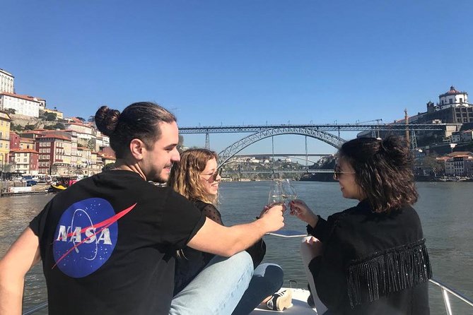 Private tasting in the Douro (1 to 7 people) on a yacht for yourself - The Route: Bridges, Gaia Cellars, Foz, and the Douro Mouth