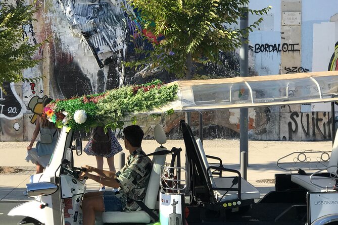 Private tuk tuk tour in old city Lisbon (Standard-1h30) - Miradouro das Portas do Sol: 15 minutes that can make your trip