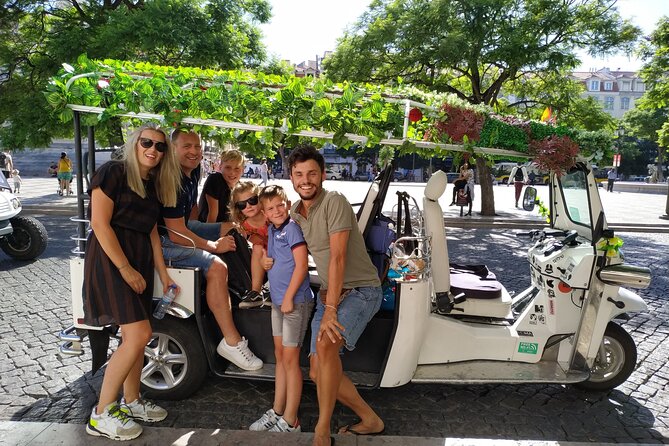 Private tuk tuk tour in old city Lisbon (Standard-1h30) - Pickup, meeting point, and how the timing usually feels