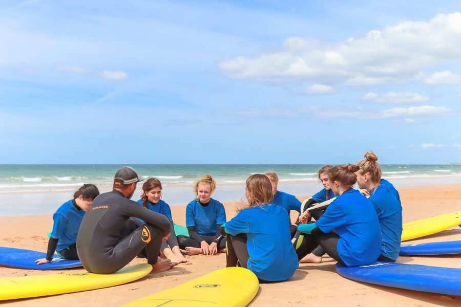 Quarteira: 2-Hour Surf Lesson at Falésia Beach - Getting There: Surf Van Pickup and Thay Lounge Beach Parking