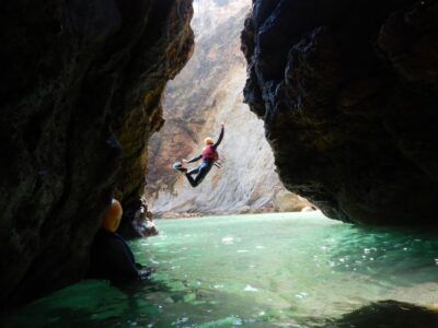 Coasteering – Swimming, Cliff Jump & Rock Climbing